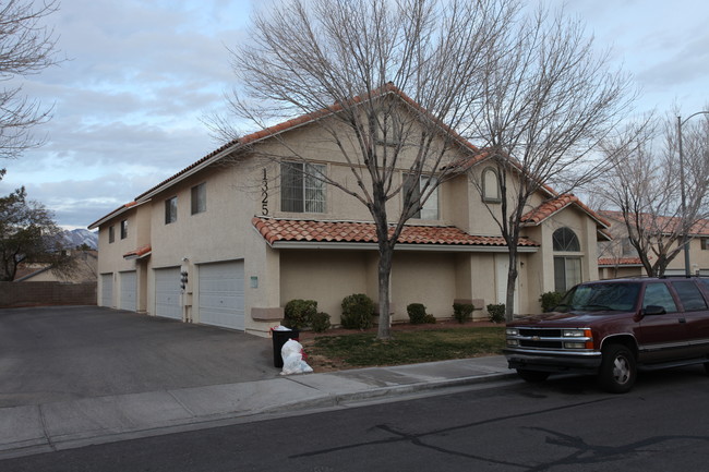 Rainbow Gardens in Las Vegas, NV - Building Photo - Building Photo