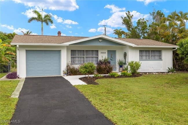 9808 Almetta Ave in Ft. Myers, FL - Foto de edificio - Building Photo