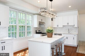 13039 Glen Mill Rd in Rockville, MD - Building Photo - Building Photo