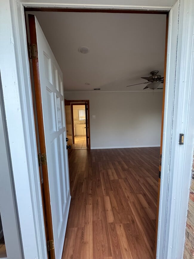 903 Corinth Rd in Jacksonville, TX - Foto de edificio - Building Photo