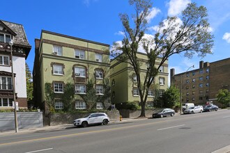 2867 Yonge St in Toronto, ON - Building Photo - Primary Photo