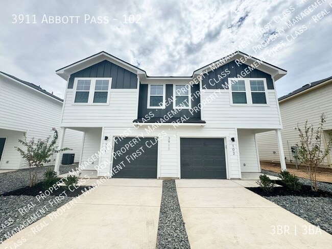 3911 Abbott Pass in Saint Hedwig, TX - Building Photo - Building Photo