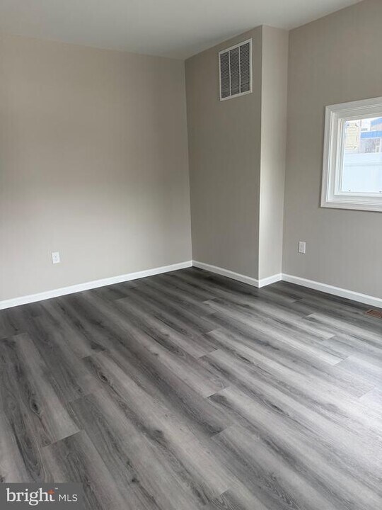 224 E Main St in Waynesboro, PA - Building Photo