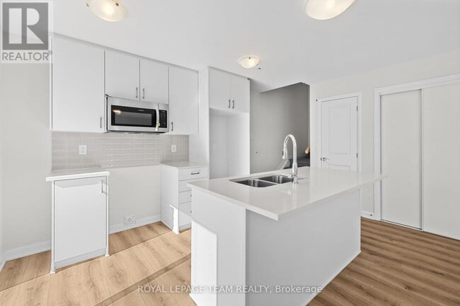913 Creekway Private in Ottawa, ON - Building Photo - Building Photo