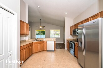 8907 Sandy Plains Dr in Riverview, FL - Building Photo - Building Photo