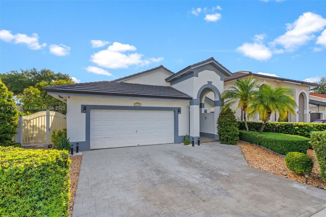 14162 NW 87th Ct in Miami Lakes, FL - Building Photo