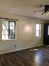 204 E Hinckley St, Unit Apt B in Mount Shasta, CA - Foto de edificio - Building Photo