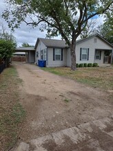 936 Garden St in Kerrville, TX - Building Photo - Building Photo