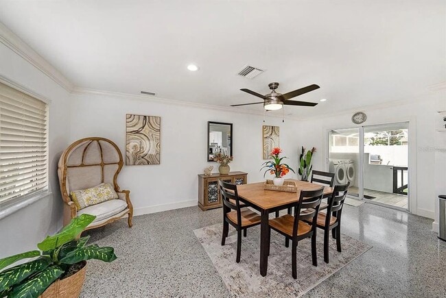 8017 Dell Dr in Tampa, FL - Building Photo - Building Photo