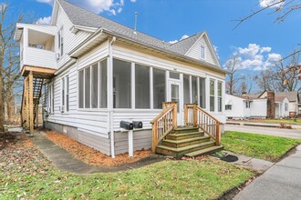 207 W William St, Unit 1 in Champaign, IL - Building Photo - Building Photo