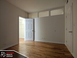912 W Dakin St, Unit 917-304 in Chicago, IL - Building Photo - Building Photo