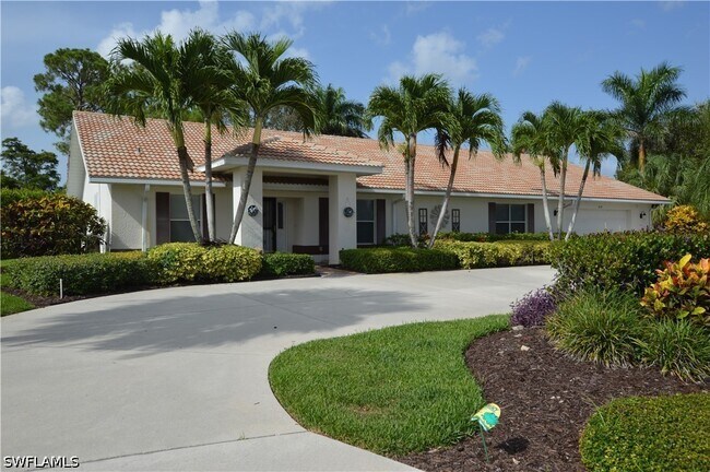 214 Palmetto Dunes Cir in Naples, FL - Building Photo - Building Photo