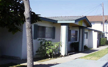 Coronado Villa Apartments in San Diego, CA - Building Photo - Building Photo