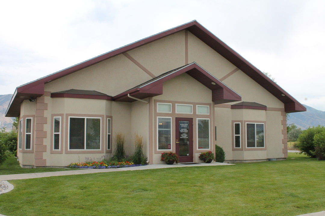 Hanbury Manor in Logan, UT - Foto de edificio