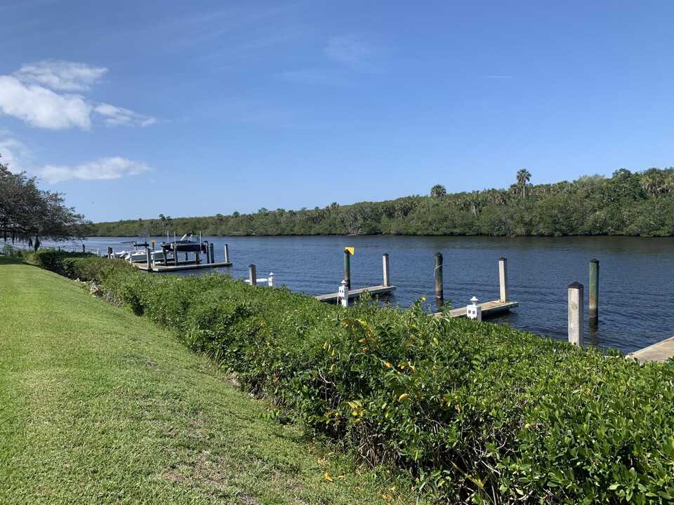 2516 SE Anchorage Cove in Port St. Lucie, FL - Building Photo