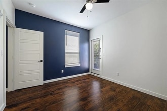 800 S Welch St in Denton, TX - Foto de edificio - Building Photo