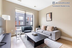 33 Rogers St in Cambridge, MA - Building Photo