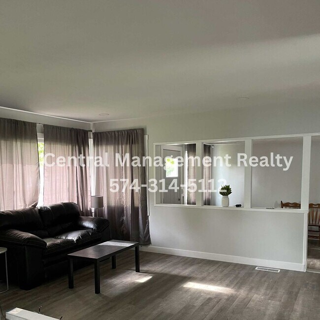 1311 Helmen Dr in South Bend, IN - Foto de edificio - Building Photo