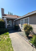 9255 Guillermina Ct in Elk Grove, CA - Building Photo