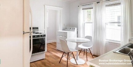 122 Hillside St in Boston, MA - Building Photo - Building Photo