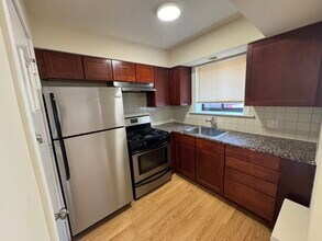 2704 W Lunt Ave in Chicago, IL - Building Photo - Building Photo
