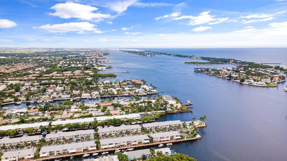 717 NE 12th Terrace, Unit 517-C in Boynton Beach, FL - Building Photo