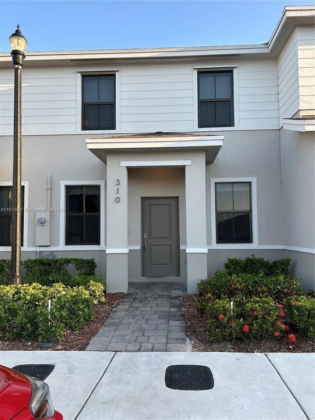 310 NE 12th St in Florida City, FL - Building Photo - Building Photo