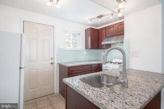 2214 Latona St in Philadelphia, PA - Building Photo - Building Photo
