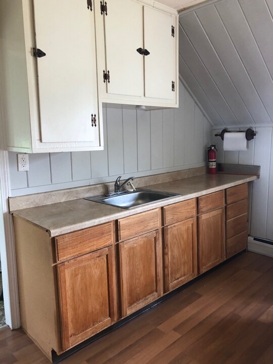 1273 Queen St, Unit 2 in Southington, CT - Building Photo