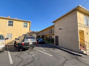 5919-5925 Crenshaw Blvd in Los Angeles, CA - Building Photo - Building Photo