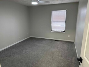 8865 Deer Valley Dr in Dayton, OH - Building Photo - Building Photo