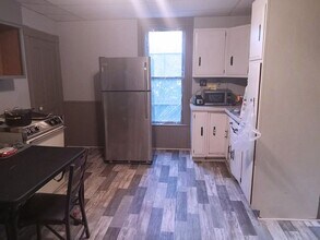 742 N Eddy St, Unit Lower Unit in Eau Claire, WI - Building Photo - Building Photo