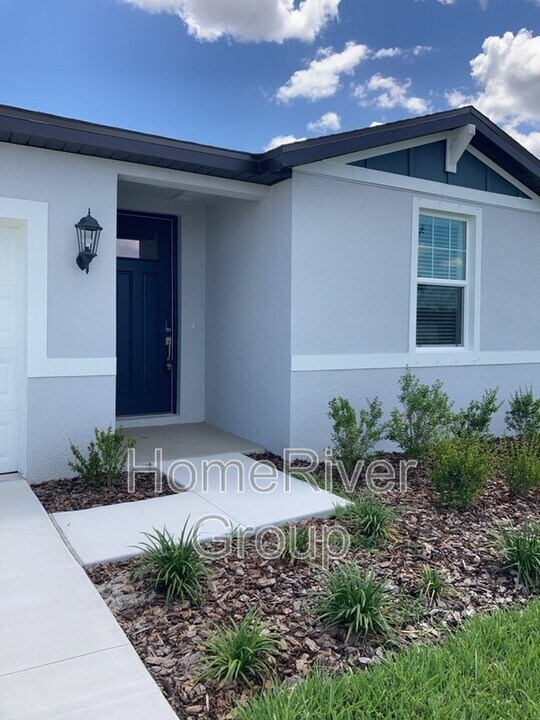 7826 Gilchrist Spgs Dr in Parrish, FL - Building Photo