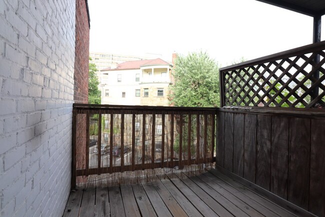 18 Dean Rd, Unit 12-3A in Brookline, MA - Building Photo - Building Photo