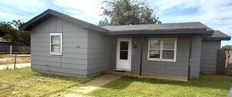 2613 Auburn St in Lubbock, TX - Building Photo
