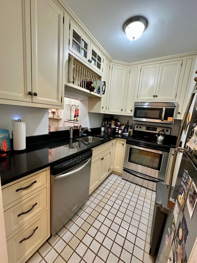 46 Dwight St, Unit 1 in Boston, MA - Building Photo - Building Photo