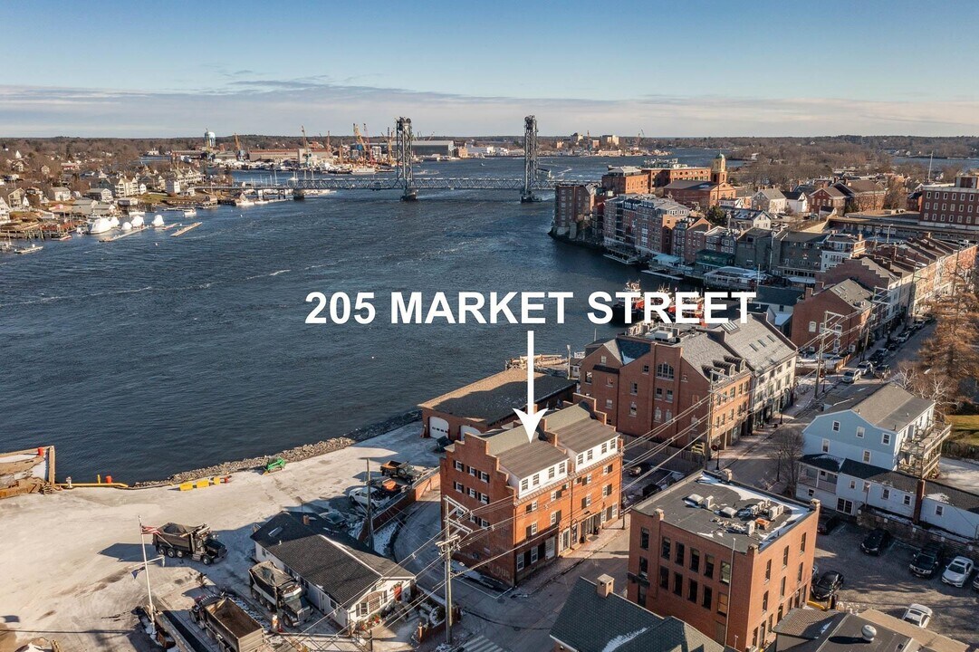 205 Market St-Unit -1 in Portsmouth, NH - Building Photo