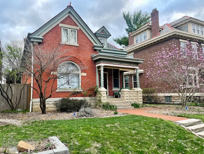 290 E Deshler Ave in Columbus, OH - Building Photo - Building Photo