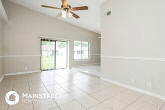 820 E Flag Ln in Kissimmee, FL - Foto de edificio - Building Photo