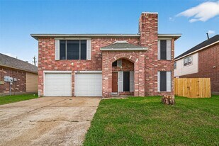 1926 Woodland Hills Dr in Missouri City, TX - Building Photo