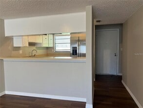 9209 Seminole Blvd in Seminole, FL - Building Photo - Building Photo