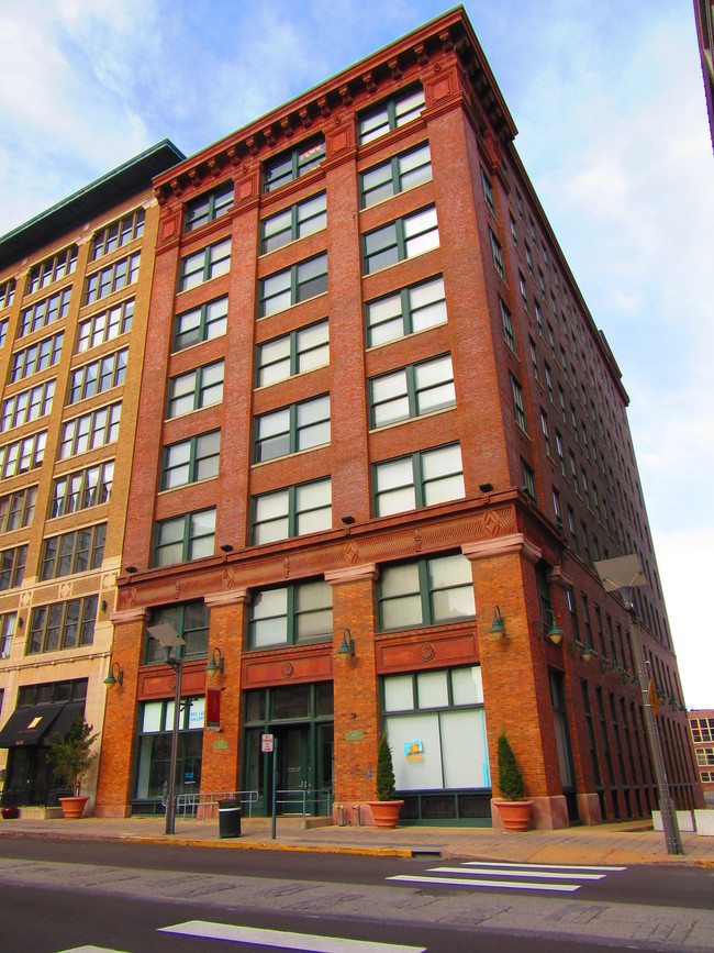 University Lofts in St. Louis, MO - Foto de edificio - Building Photo