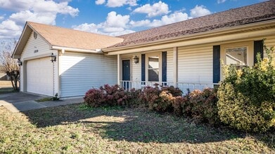 12270 Maryland Pl in Sherwood, AR - Foto de edificio - Building Photo