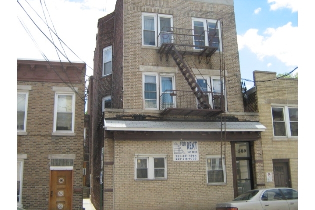 589 59th St in West New York, NJ - Building Photo