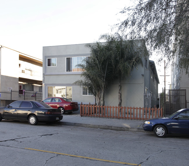 932 Wilcox Ave in Los Angeles, CA - Foto de edificio - Building Photo