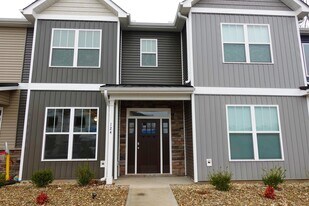 124 Creekland Wy in Taylors, SC - Building Photo
