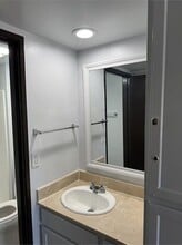 363 E Gilbert St in San Bernardino, CA - Foto de edificio - Building Photo