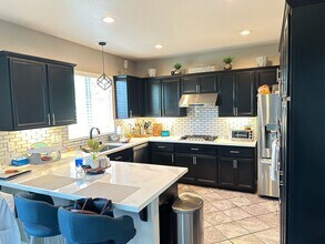 10208 Grizzly St in Bakersfield, CA - Building Photo - Building Photo