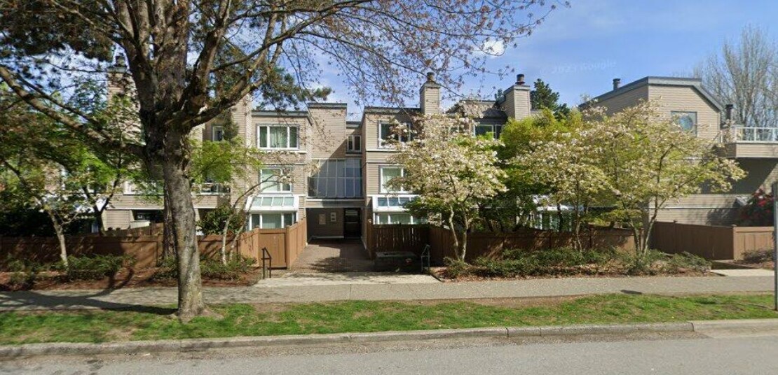 5025 Sanders St in Burnaby, BC - Building Photo