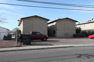 225 E Foster Ave in Henderson, NV - Building Photo - Building Photo